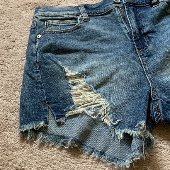 Kendall + Kylie - The Icon Jean Shorts - Picture 5 of 5